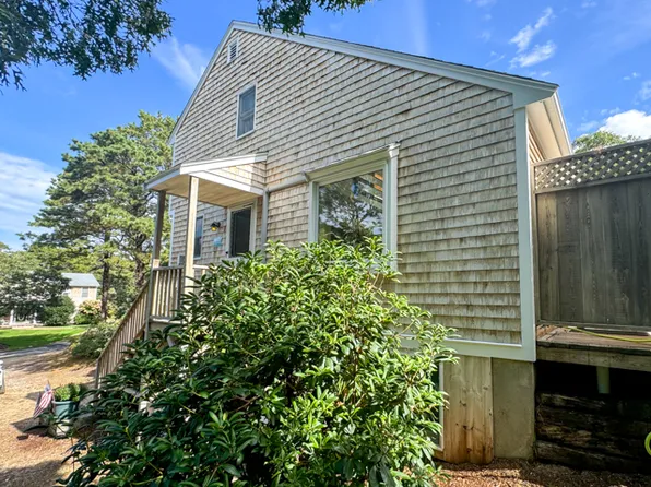 4 Mockingbird Dr, Edgartown, MA 02539