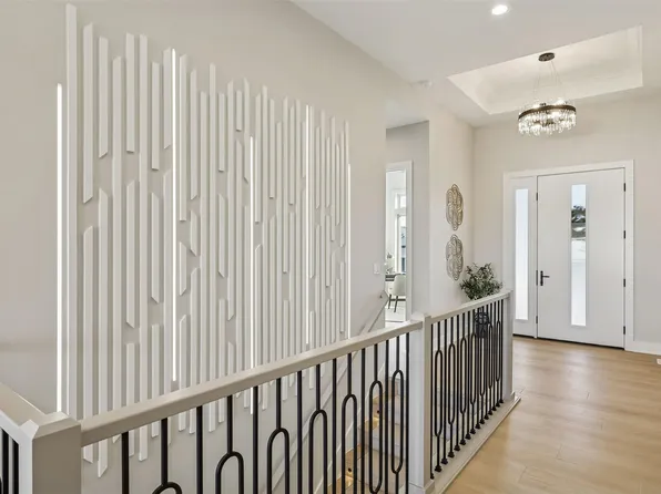 18251 Alderleaf Dr, Clive, IA 50325