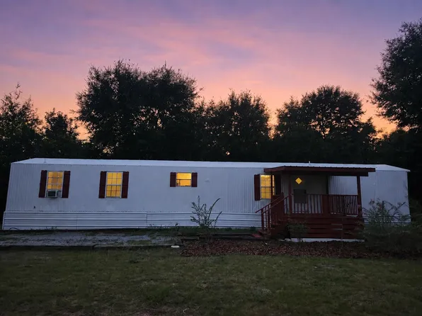221 Leonardo Ln, Defuniak Springs, FL 32433