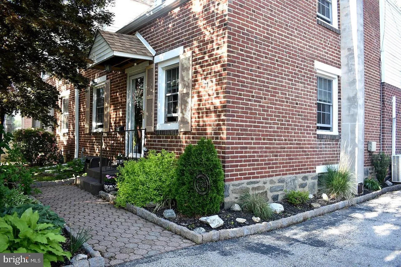 4 bed, 1692 sqft, $2,700 — Photo 3