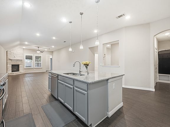 4th image of 405 Windward Dr