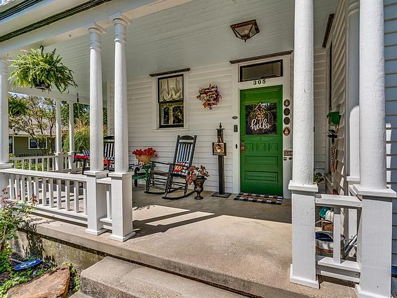 2nd image of 305 University Ave