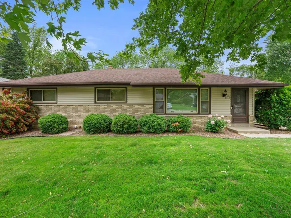 W236N6508 Hillview DRIVE, Sussex, WI 53089