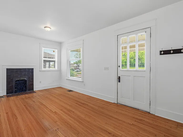 2315 Linden Ave #1 — Photo 3