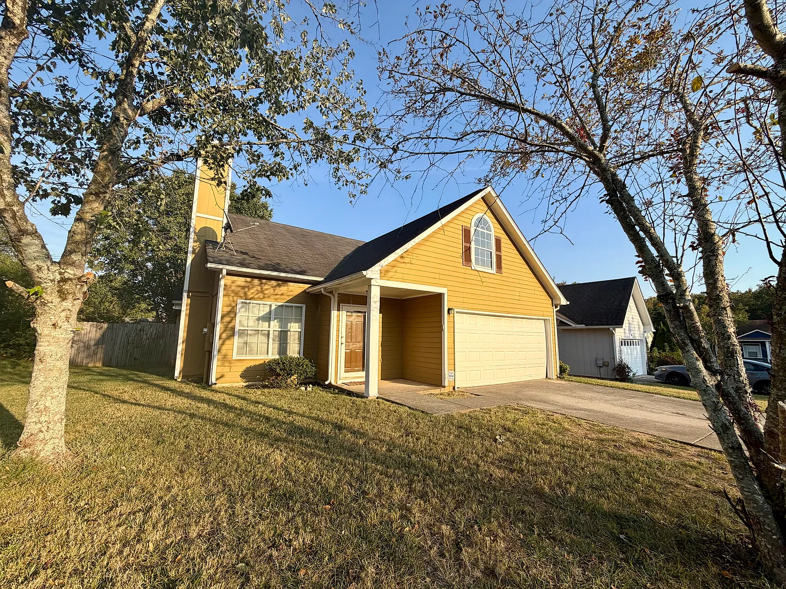 4 bed, 2212 sqft, $2,100 — Photo 2