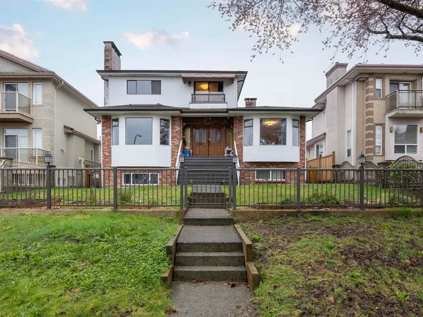 6126 Dickens St, Burnaby, BC V5H 1W7