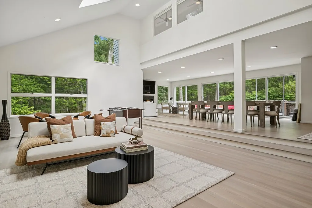 New To Market, 6bedrooms New Furniture! Pool Pictures Coming Soon — Photo 1