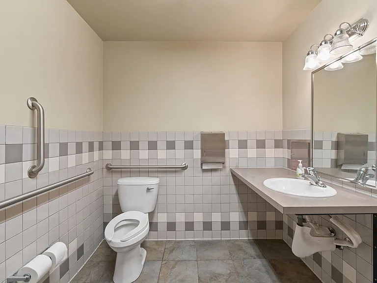 107 E Holland Ave — Photo 30