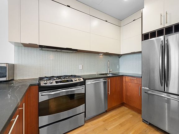 4th image of 11-24 31st Avenue #10C