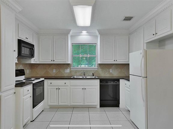 3rd image of 910 Vista Del Lago Dr