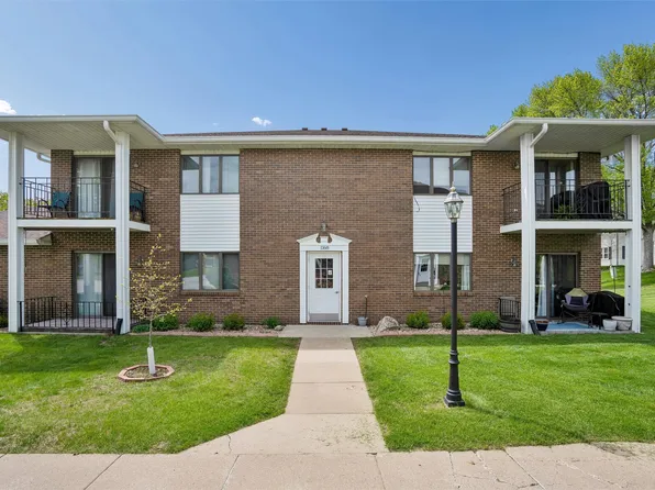 1168 49th St Unit 1, West Des Moines, IA 50266