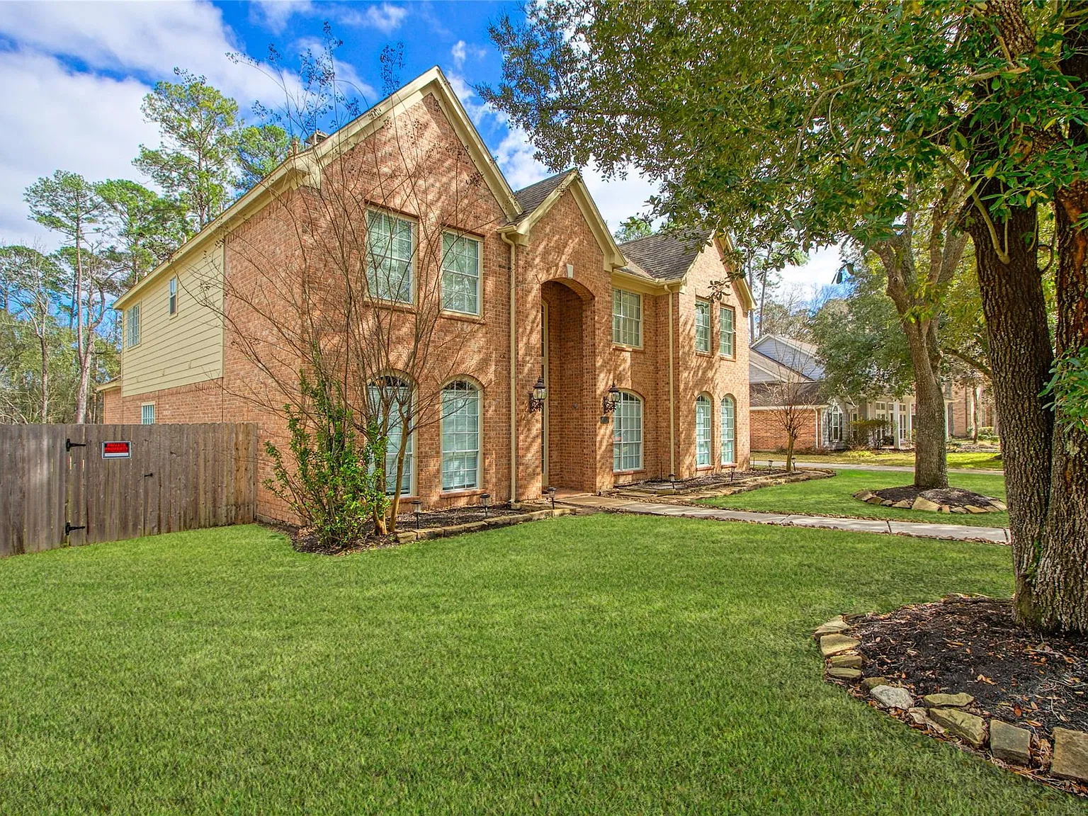 6 bed, 3.5 bath, 4920 sqft, $4,900 — Photo 3