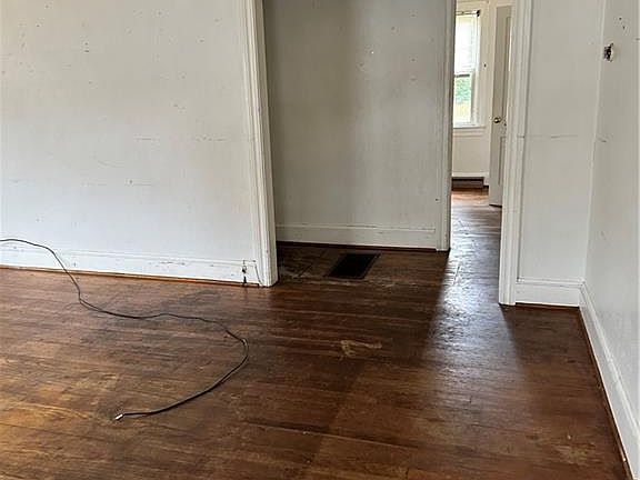 3rd image of 427 Highland Avenue