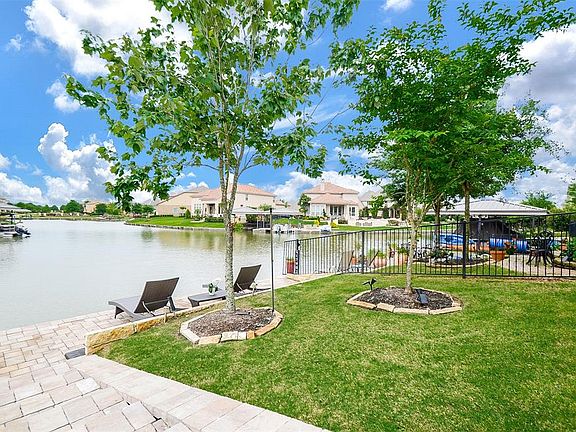 2nd image of 17902 Olde Oaks Estate Ct