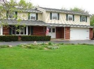 5011 Amy Dr, Crystal Lake, IL 60014