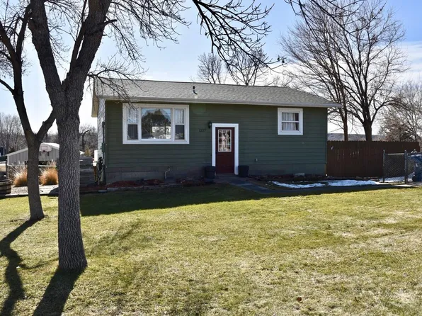 1227 E Park St, Pierre, SD 57501