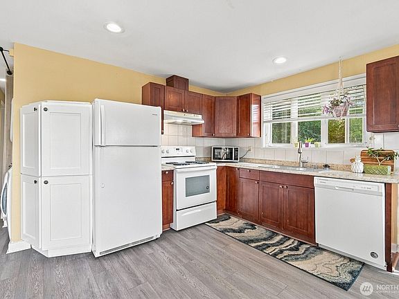 4th image of 7687 Francis Lane #5
