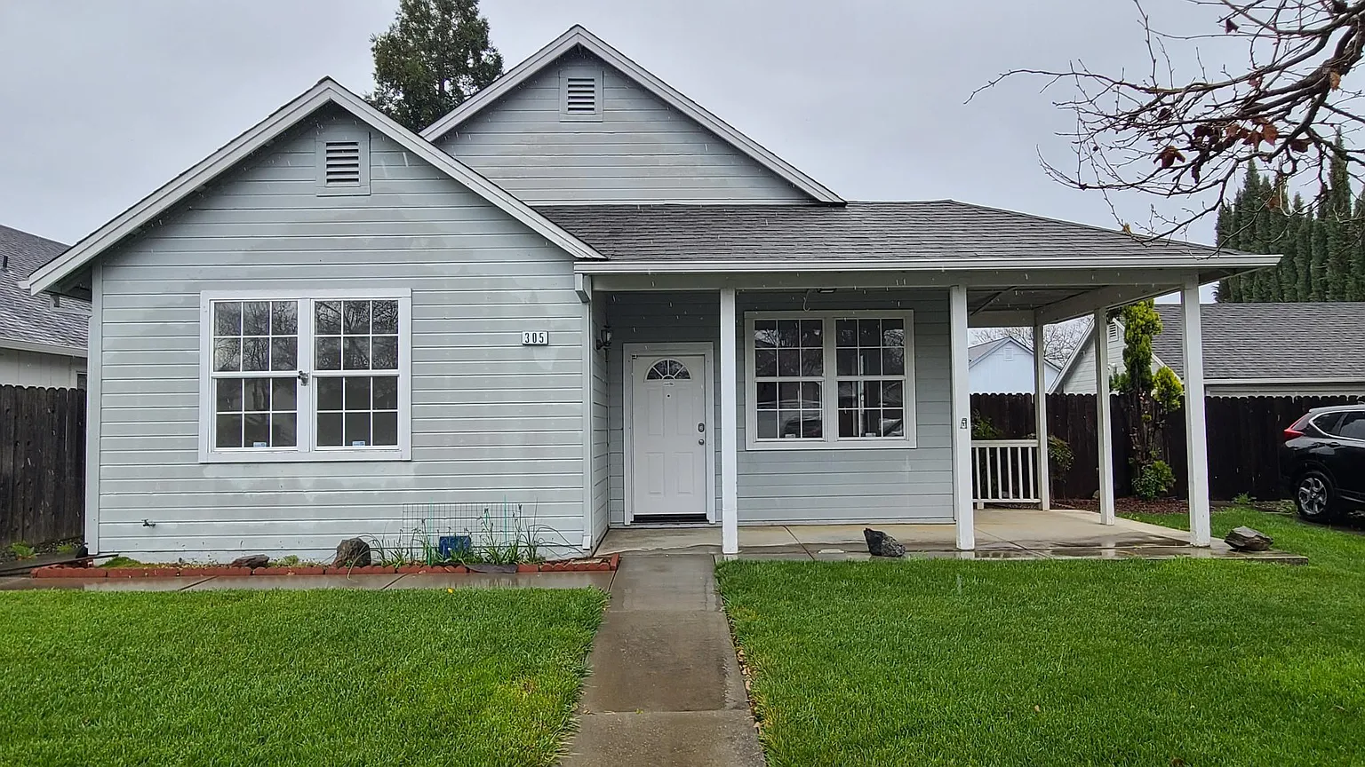 305 White Oak Ln photo 1