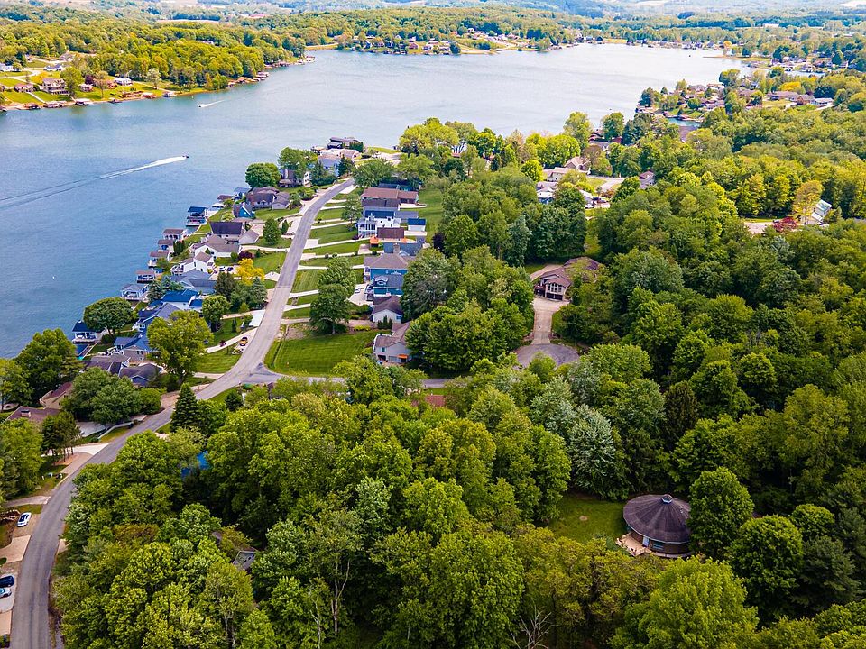 1st image of 708 Country Club Dr