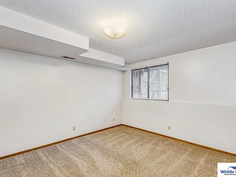 1732 S Beech Ct — Photo 7