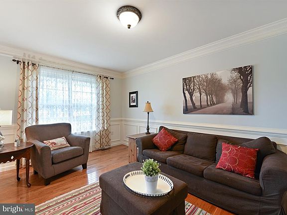 3rd image of 289 Willow Dell Ln