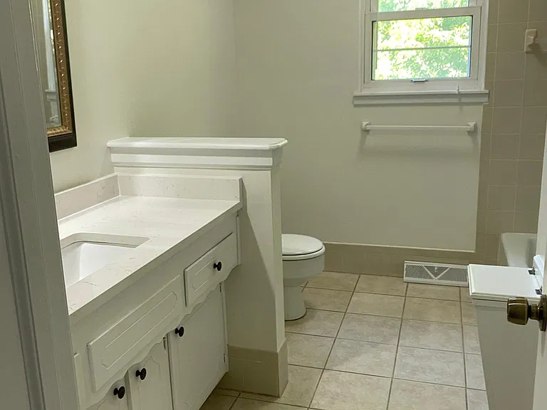 Upstairs Hall Full Bath