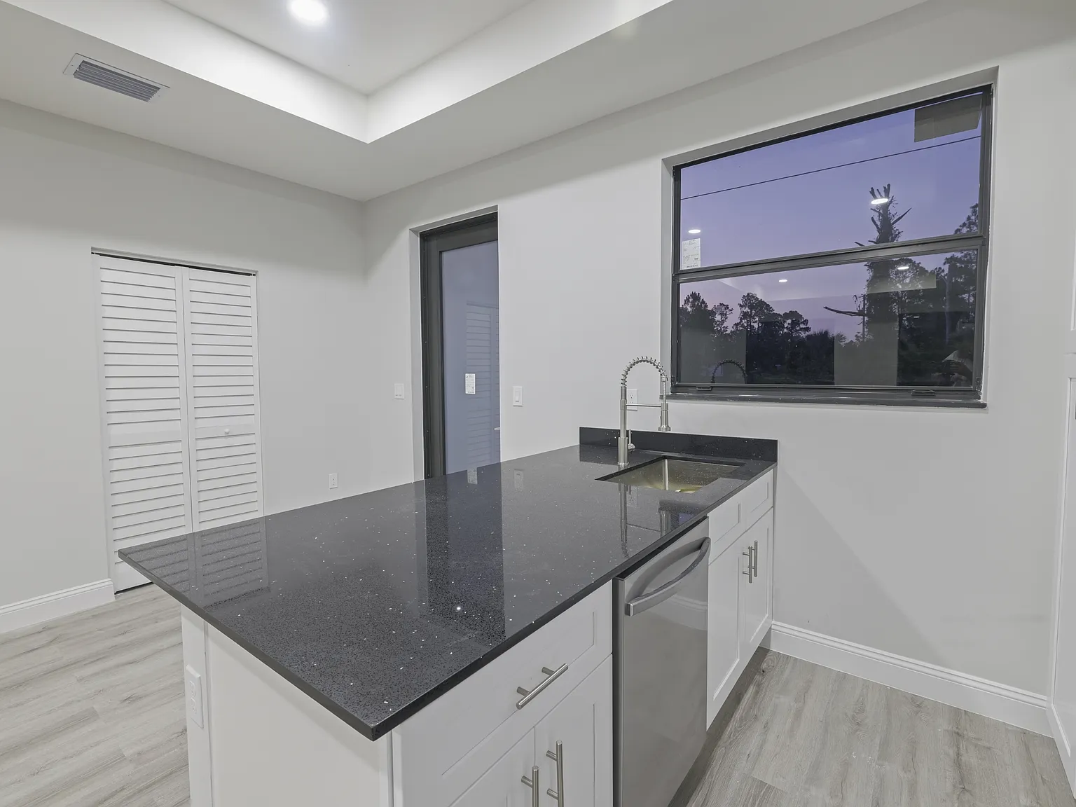 950 Alcalde Street East - 1 — Photo 3