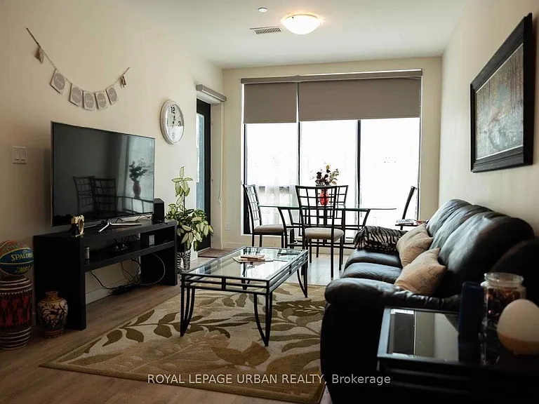 690 King St W #215 — Photo 2