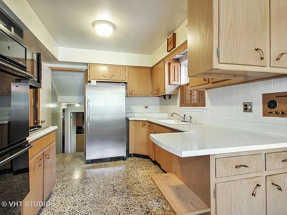 3rd image of 6360 N Lowell Ave
