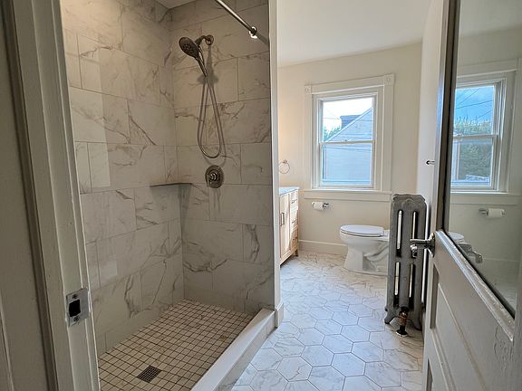 5th image of 838 W Gordon St
