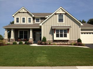 1068 Symphony Ln, Chaska, MN 55318