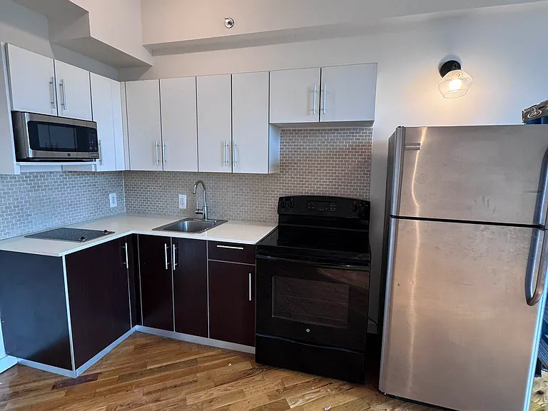 29-28 41st Ave #810 — Photo 3