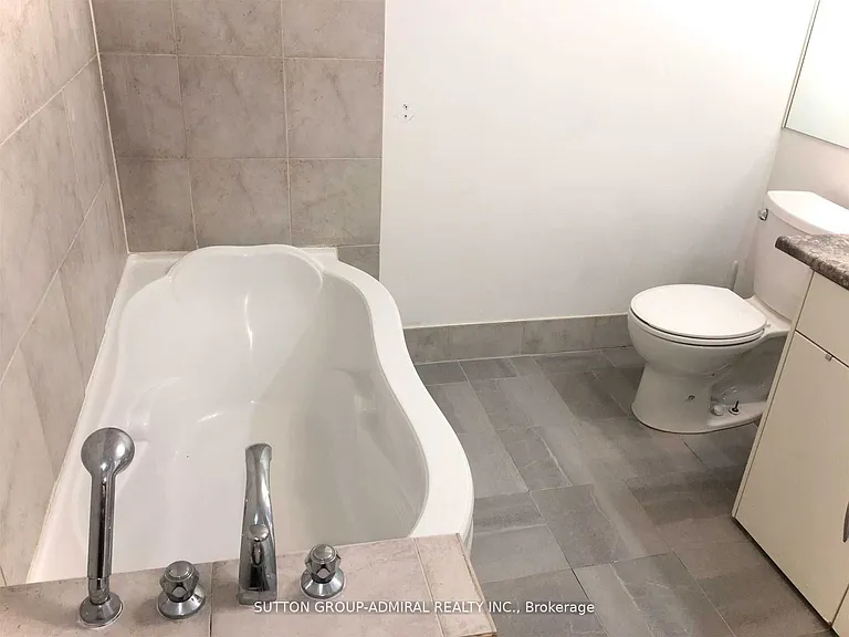 4 Nootka Cres #2 — Photo 24