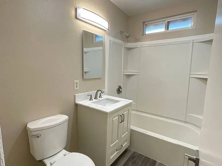 2502 S Rosewood Ave — Photo 14