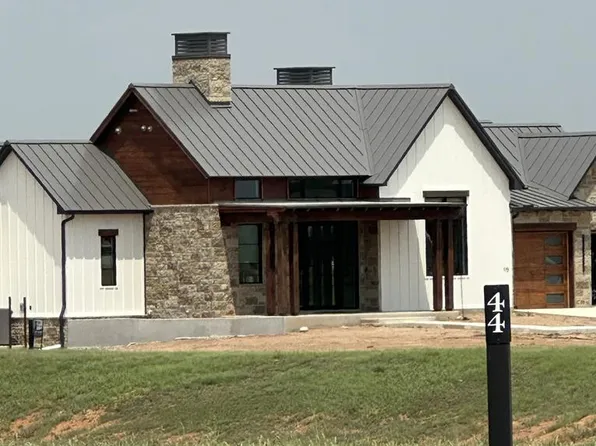 103 Baurenhof Ct, Fredericksburg, TX 78624