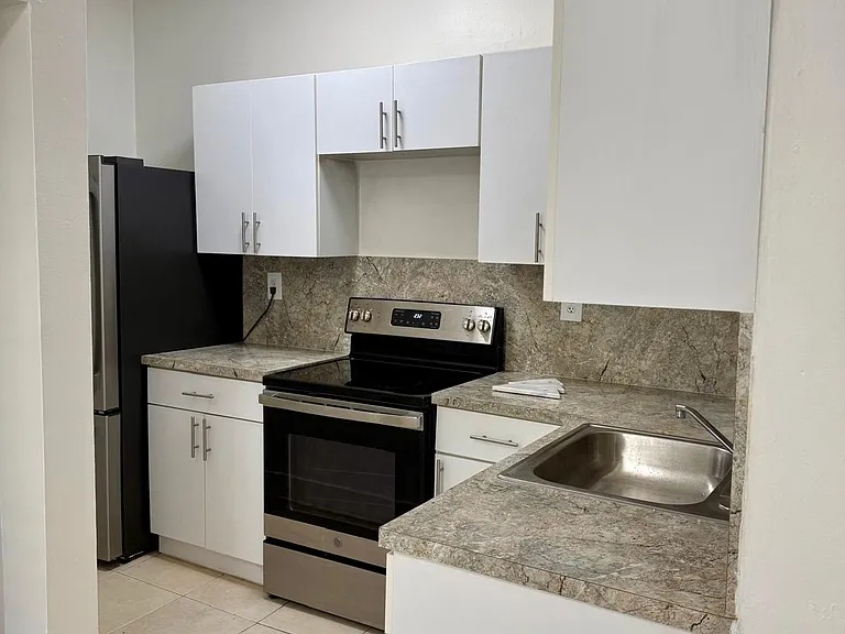 215 Calabria Ave #6 — Photo 3