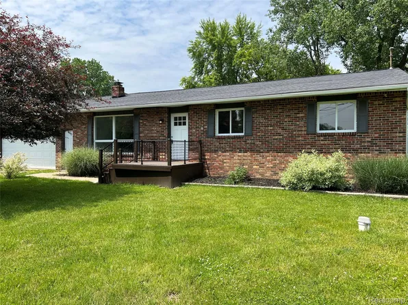 5327 E Carpenter Rd, Flint, MI 48506