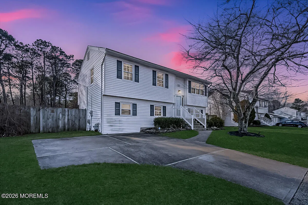 1421 Delaware Avenue photo 1