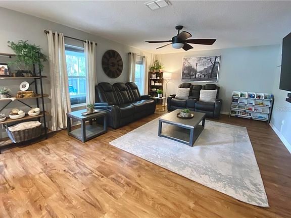 4th image of 120 Colonial Pine Ln