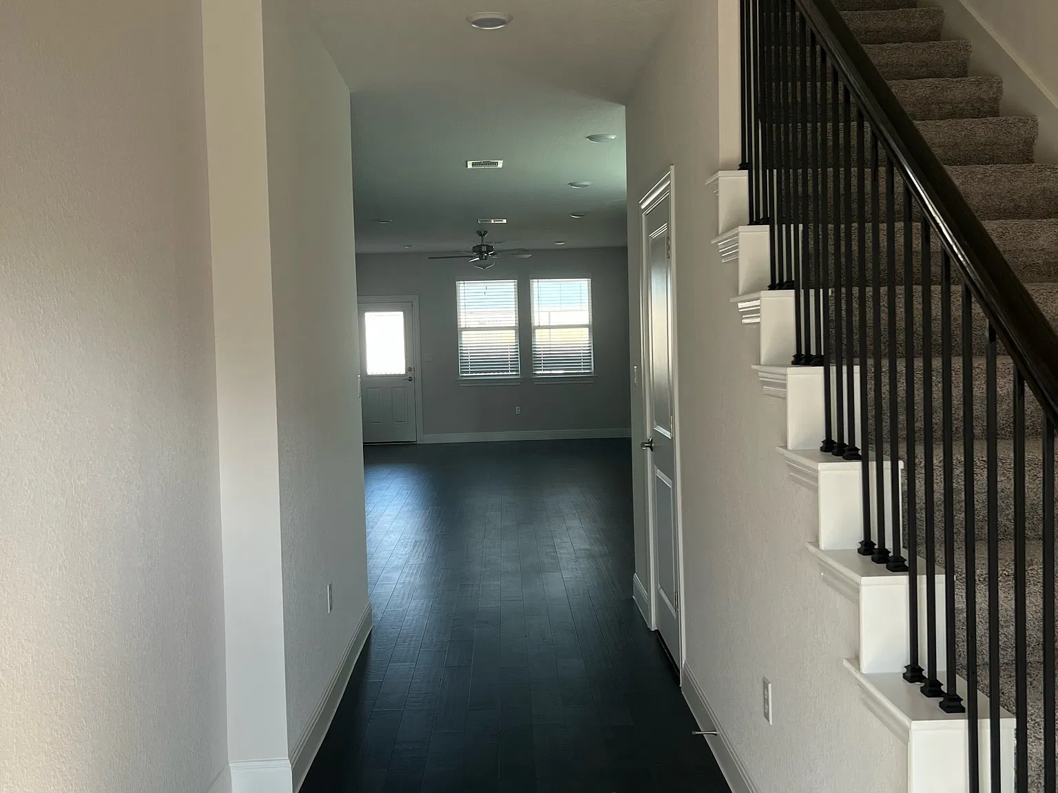 3 bed, 1921 sqft, $2,395 — Photo 2