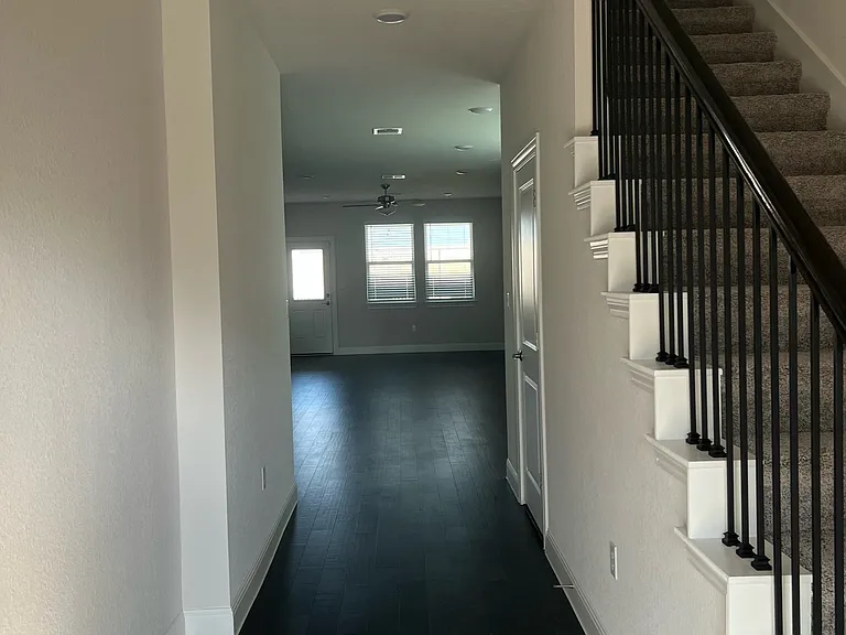 15501 Ellinger Dr — Photo 2