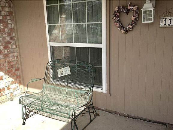 3rd image of 1313 Meadow Park Dr