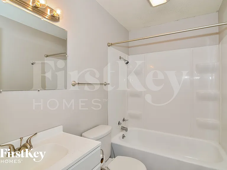307 NE Arlington Cir — Photo 9