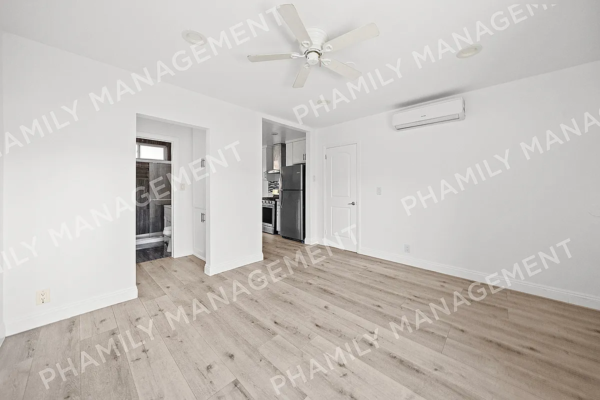 Building Photo - 2517 W Temple St #1