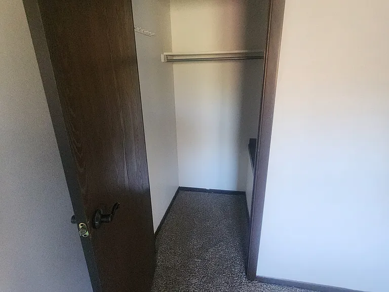 Closet Bedroom 2