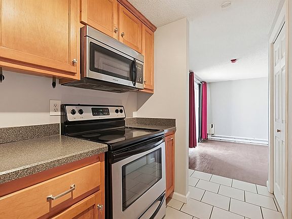 4th image of 155 Saint Barnabe St APT 1B