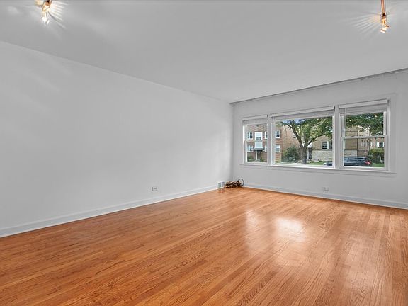 3rd image of 5300 N California Ave APT 1N
