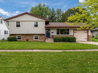 916 E 5th St, Belvidere, IL 61008