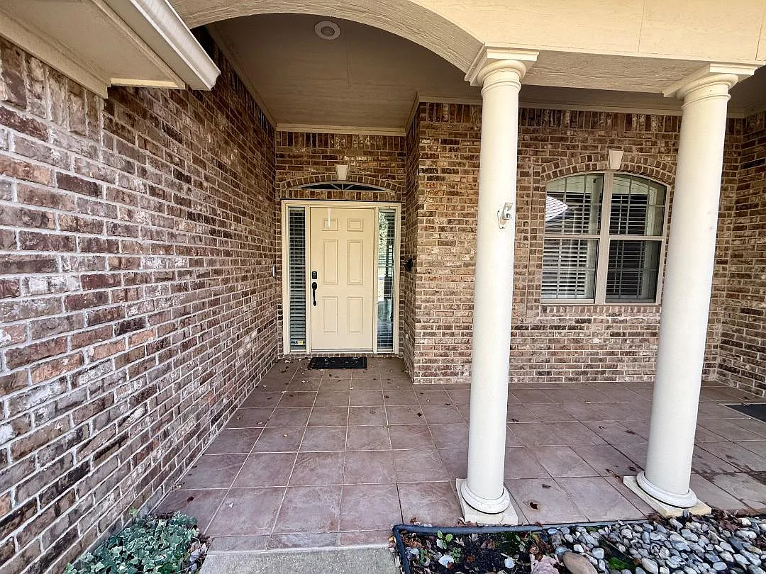 4 bed, 2677 sqft, $3,100 — Photo 2