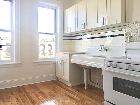 Rented by Premier Metro Realty Corp | media 1